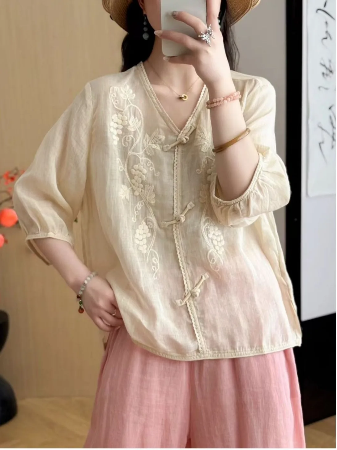 

Artistic Lace Trim Splice Pure Color Embroidery Thin irt Large Size Women's Seven Sve V-ne Side Slit Top Casual Cotton
