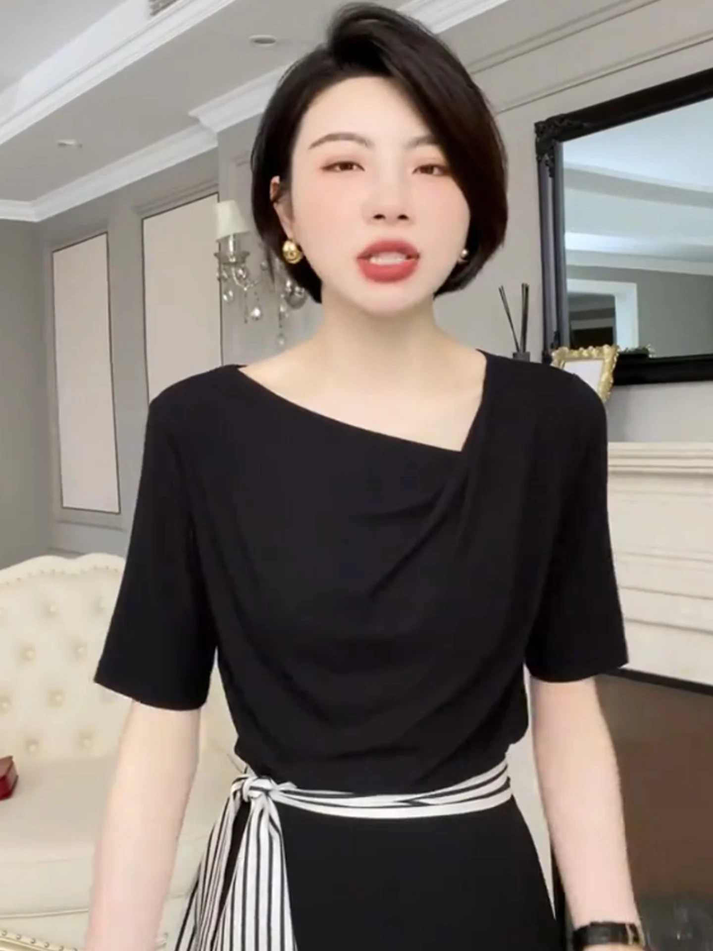 

Модная плиссированная футболка с коротким рукавом, летний повседневный женский топ с высоким воротом, корейский стиль, приталенная, из шелковой смеси