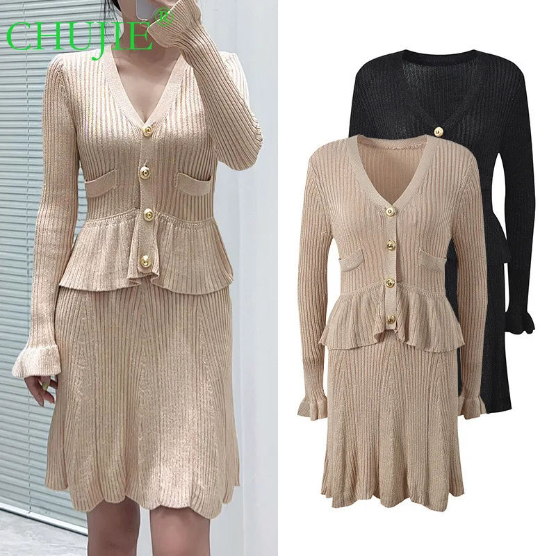 

【CHUJIE】Новинка осени 2023 года, французское шикарное винтажное стильное сверхпрочное трикотажное платье с металлическими пуговицами и v-образным вырезом со вставками