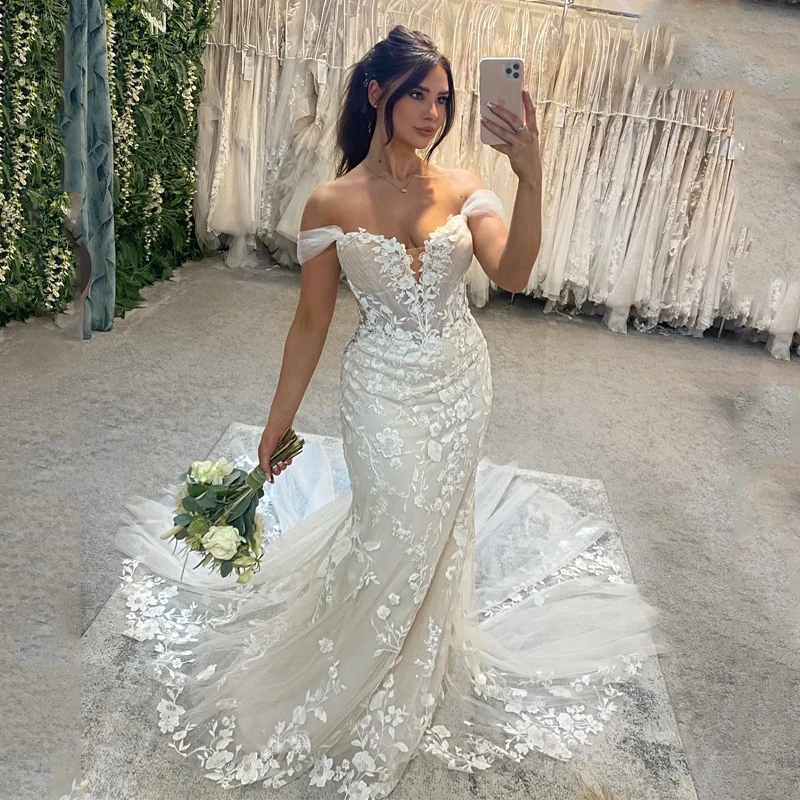 

Romantic Sweetheart Neck Off the Shoulder Mermaid Button Wedding Dress Luxury Appliques Lace Court Train Princess Bridal Gown