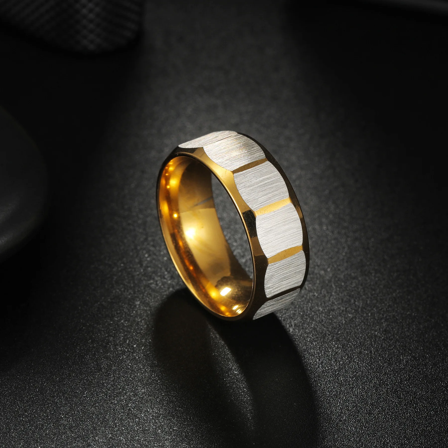 المألوف الفضة الفولاذ المقاوم للصدأ الأخاديد متعددة الوجهين قطع الدائري الرجال النساء خاتم الخطوبة هدية للذكرى السنوية 2025 جديد