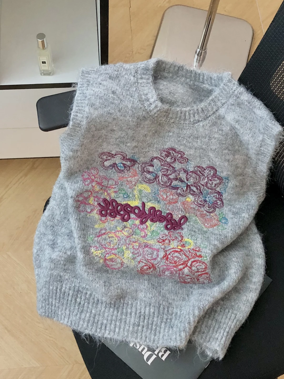 

Мягкий уютный корейский вязаный жилет, топ, женская верхняя одежда, маленький размер, свободный многослойный Svel irt, полиэстер с мультяшным принтом...