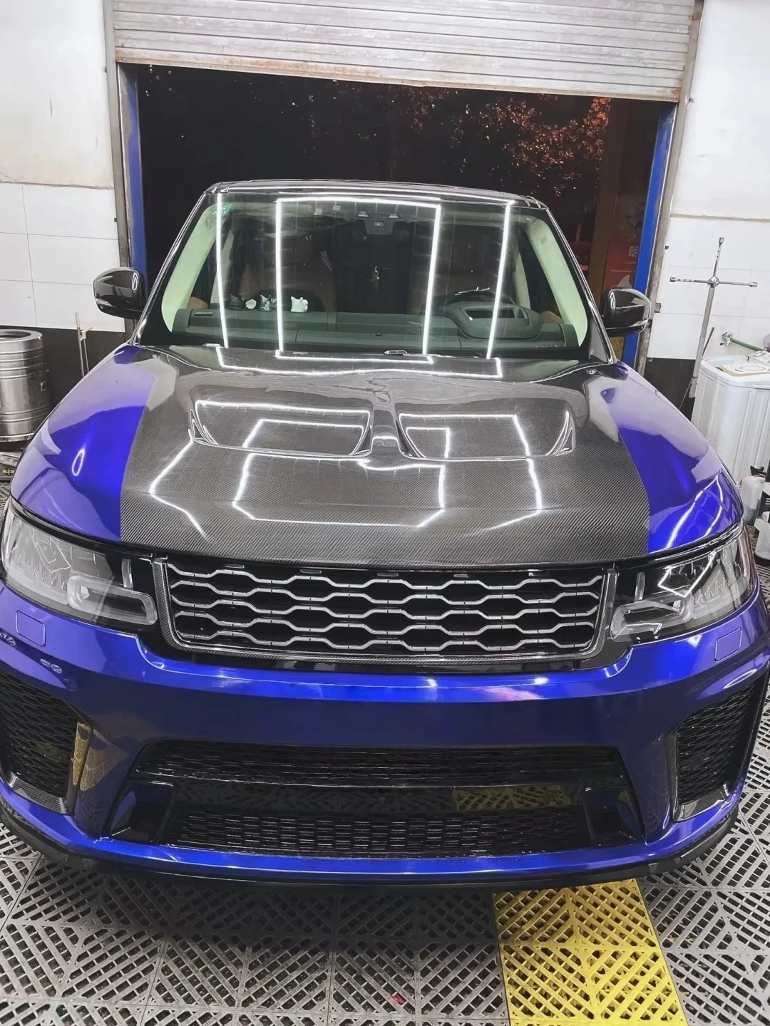 New Model High Quality Carbon Fiber Ventilated Hood, Suitable for Land Rover Range Rover Sport SVR L494 L495 Hood Kit Conversion