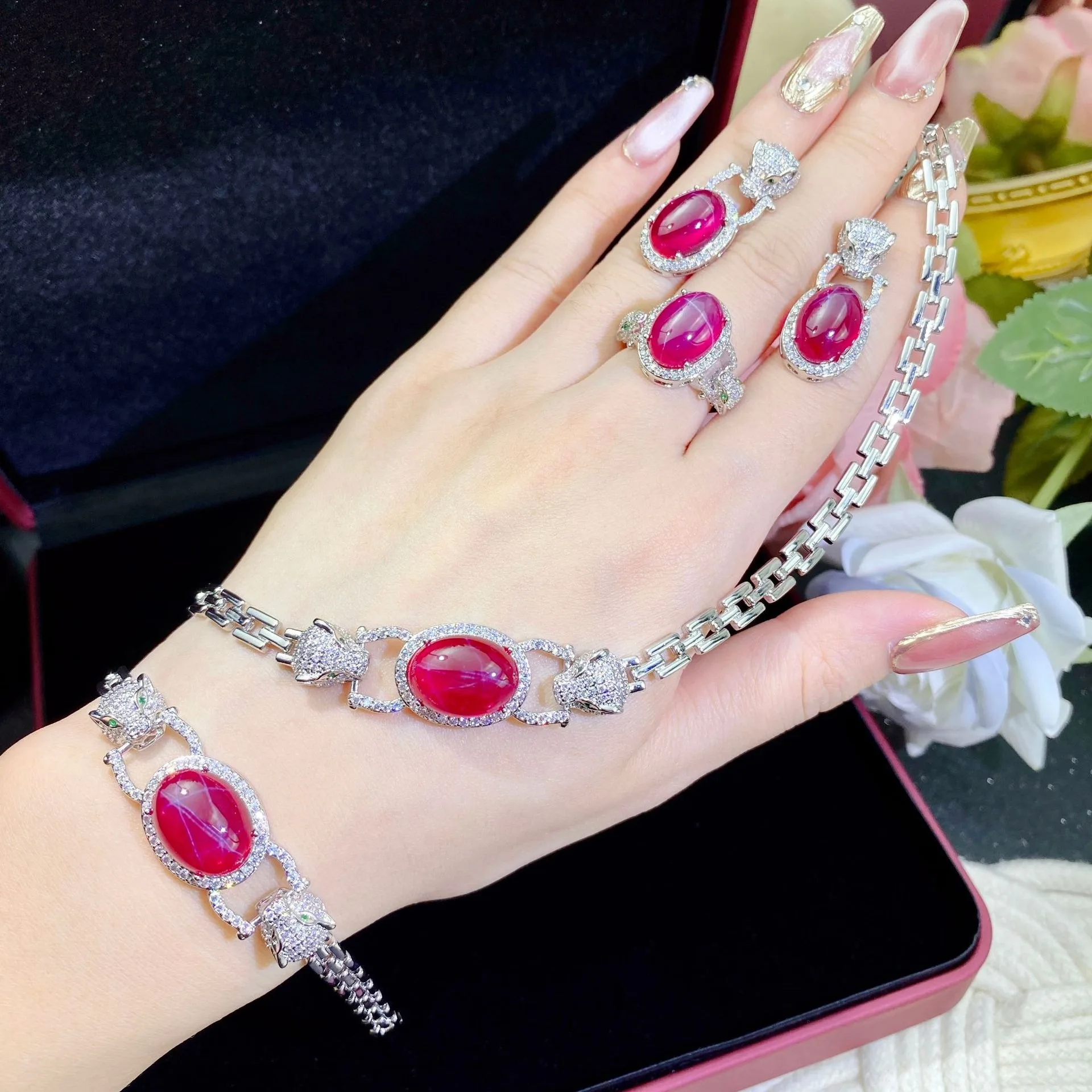 2024 New jewelry Premium sense Ruby Leopard Head Heavy Industry Cuban Chain bracelet necklace earrings ring set women's shamrock