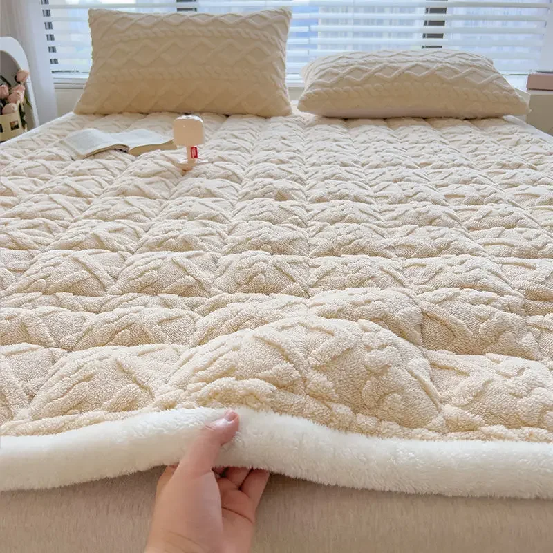 

Winter Soft Fleece Mattress Toppers Single Double Bedspread Fold Bed Sheets Thin Tatami Mat Home Dormitory Warm Mattress Cover