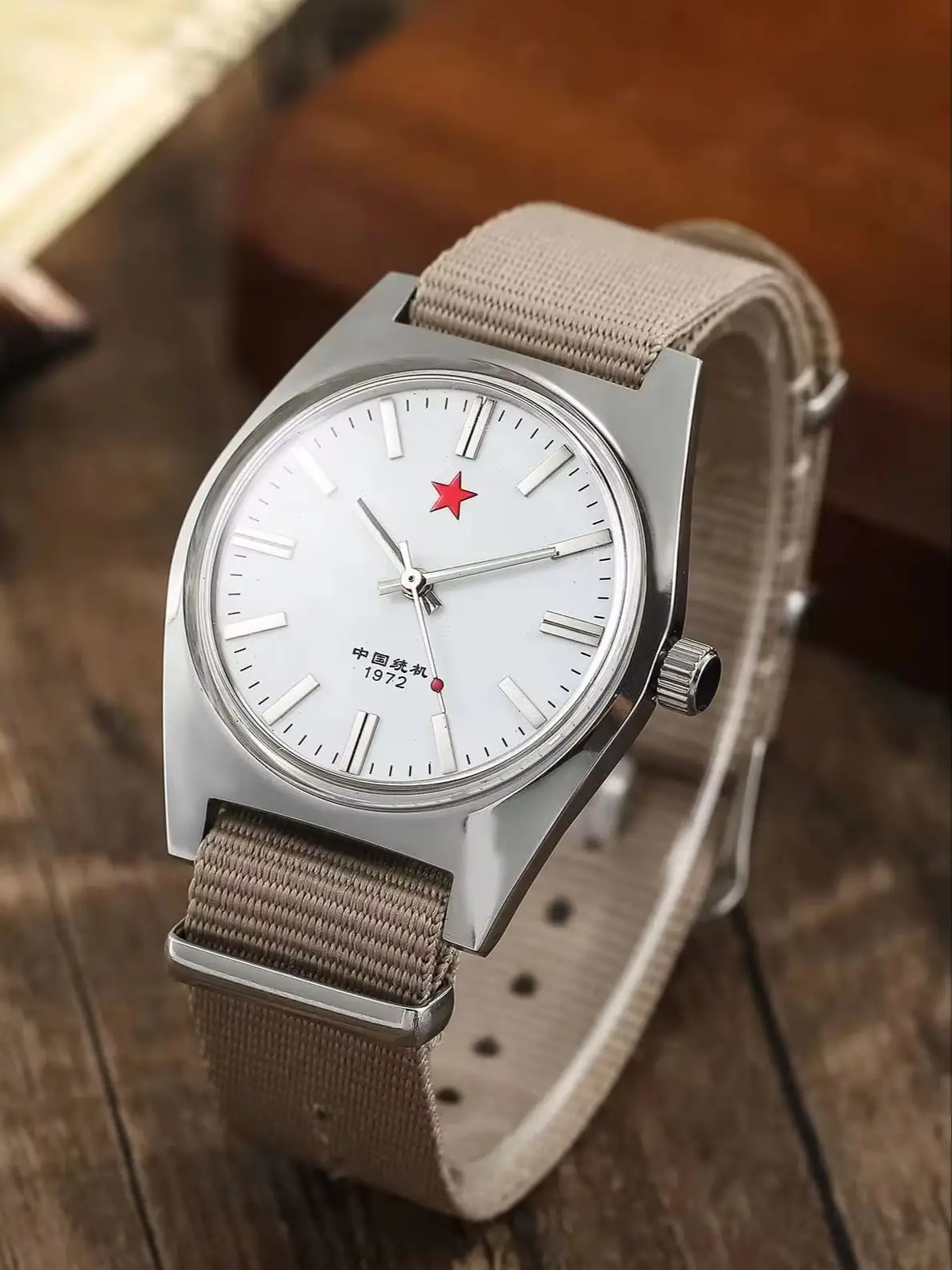 

Men's Watch 7120 Hand-Wind Watch - 36mm Stainless Steel, Waterproof Retro Style (Dropshipper Friendly)