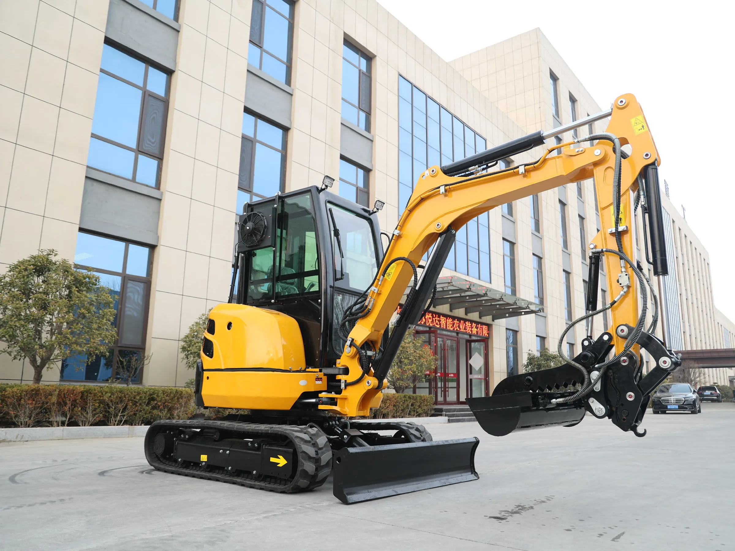 Maßgeschneiderter Haushaltsbagger Minibagger Elektrischer Minibagger zum Verkauf mit CE Multifunktions-Mikrobagger 3,5 Tonnen Diesel