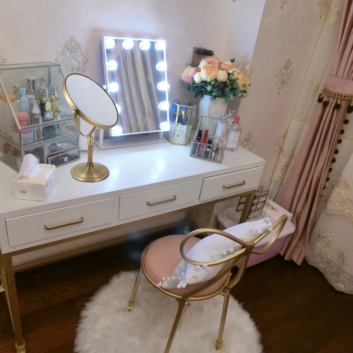 

1Pcs Double Side Makeup Mirror Metal Frame 6 Inch 3 Times Magnification Desktop Vanity Mirror Anti Slip Base for Daily Use