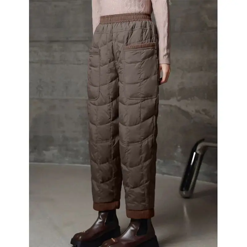 Pantalones acolchados gruesos de invierno 2025, ropa exterior cálida y a prueba de viento para mujer, pantalones de algodón gruesos con pies atados informales ligeros y sueltos