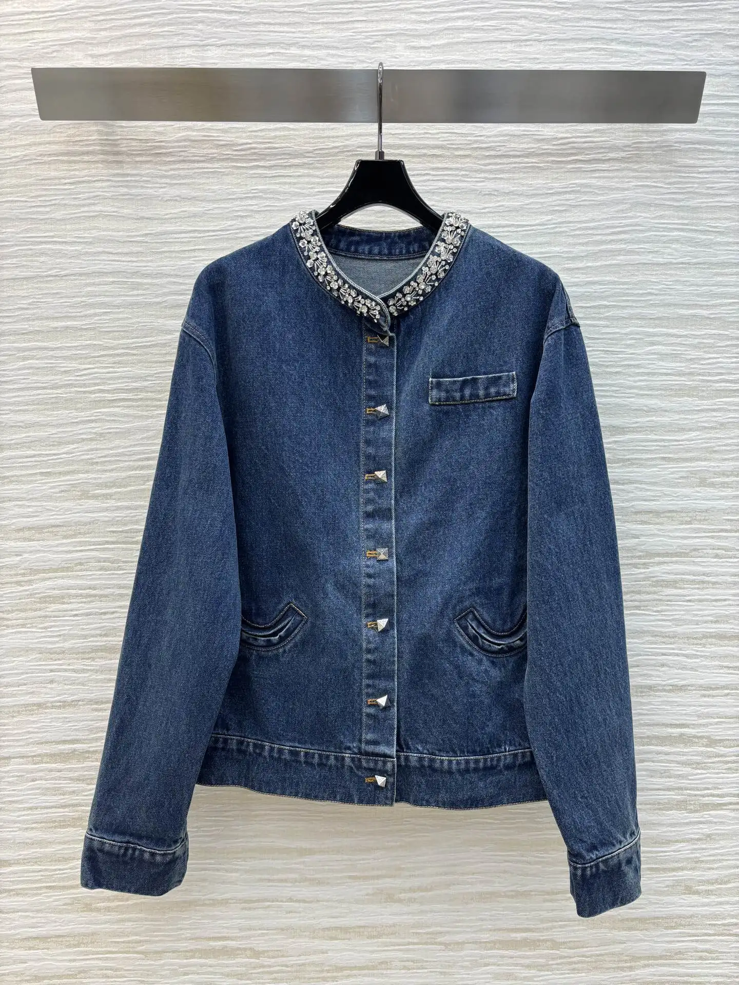 2024 Autumn/Winter New Women's Clothing Blue denim jacket with rhinestone collar design 1011