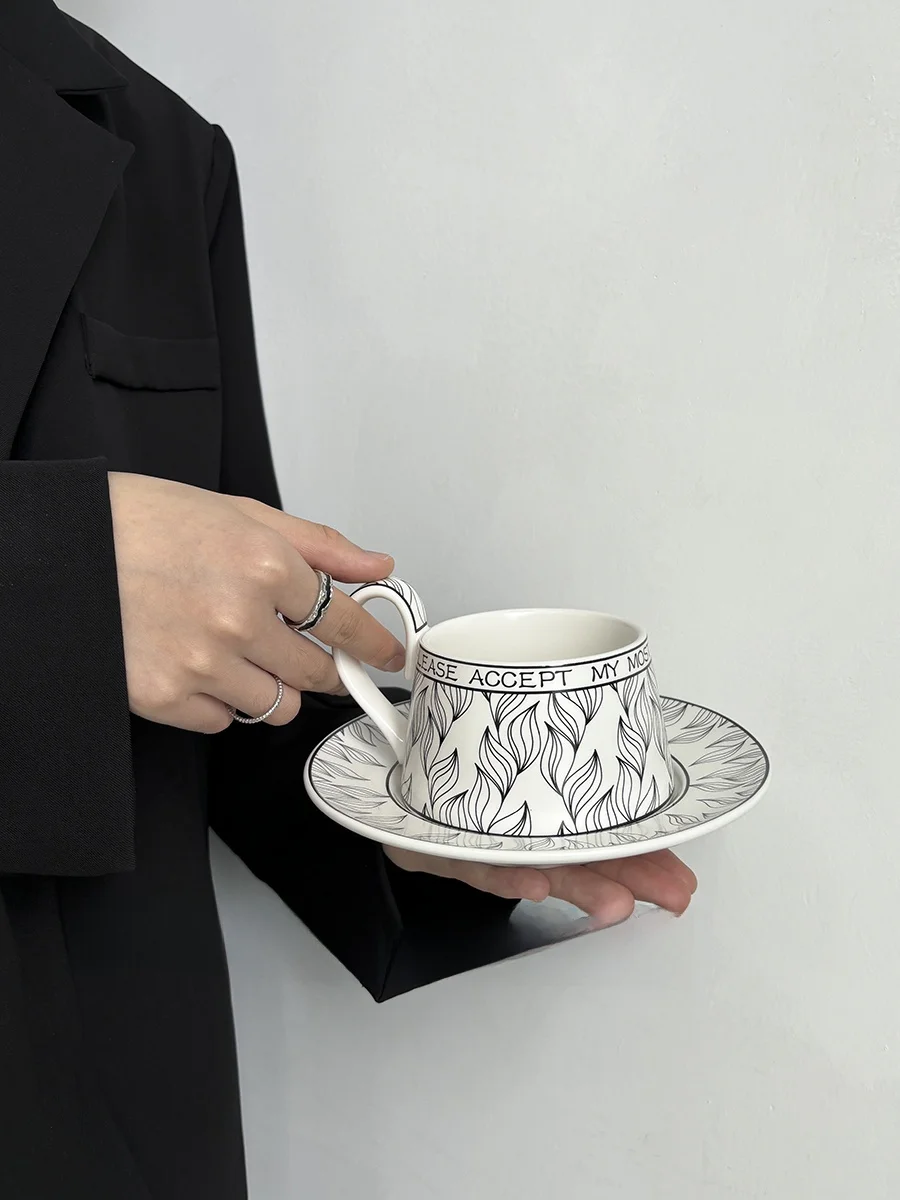 Limited Edition Orange High Handle Coffee Cup Set Elegant Petal Design Latte Art Cup for Afternoon Tea Ceramic Coffee Cups