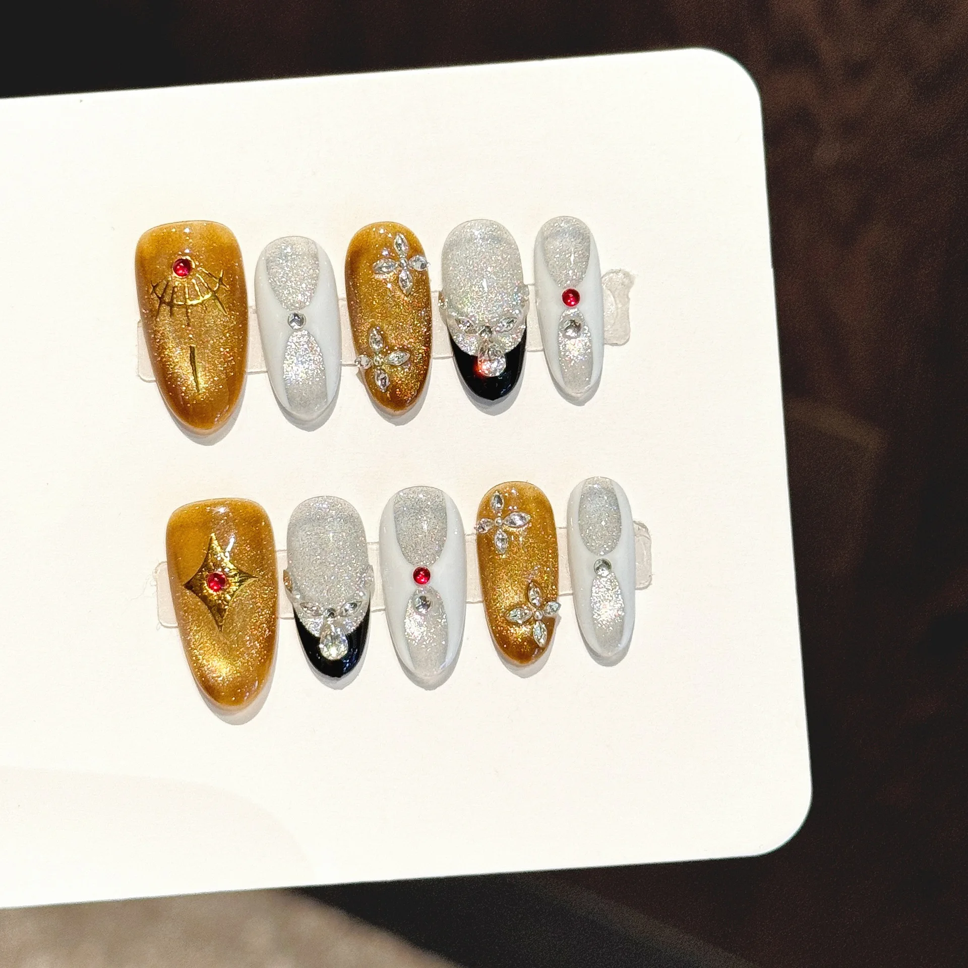 

10PCS Oval Handmade Press On Nails,Luxury With A Touch Of Elegance,Suitable For Festivals Parties And Daily Wear.