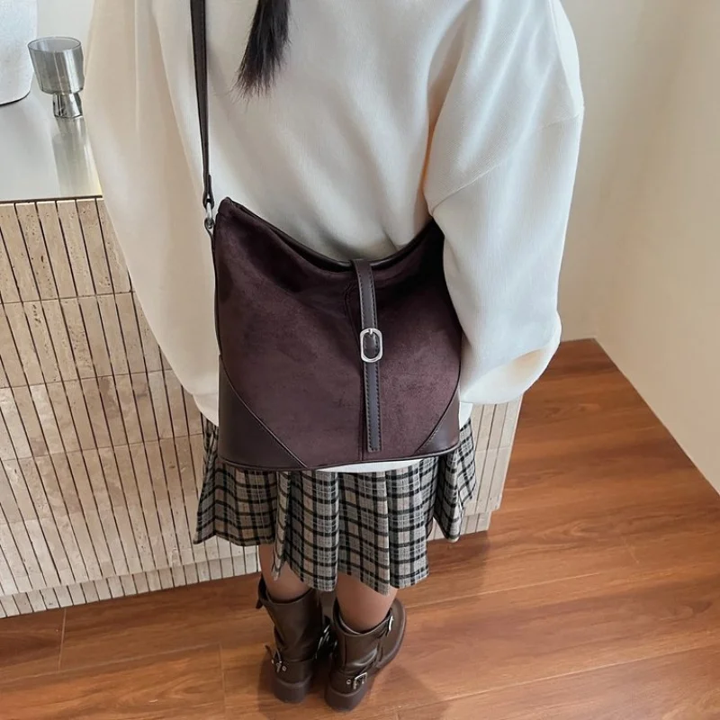 

Sporty Minimalist Crossbody Bag Women Casual Shoulder Bag Lightweight Spacious Outdoor Use