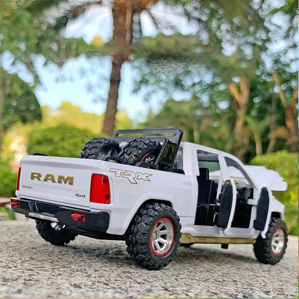 1:32 lega Dodge Ram TRX Pickup modello di auto metallo pressofuso suono del veicolo e luce tirare indietro collezione di auto giocattoli per i regali dei bambini