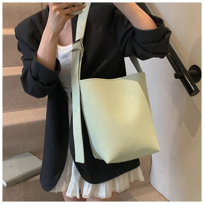 

Luxury Brand High-End Leather Women's Tote Bag Popular Classic Elegant Elegant Detailing Trendy Casual Commuter Bag​