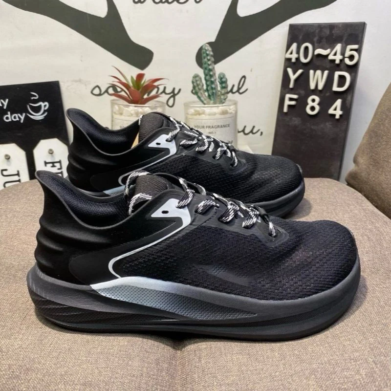 New 2025 professional wear-resistant breathable unisex running shoes lightweight and comfortable outdoor casual sneakers Very go