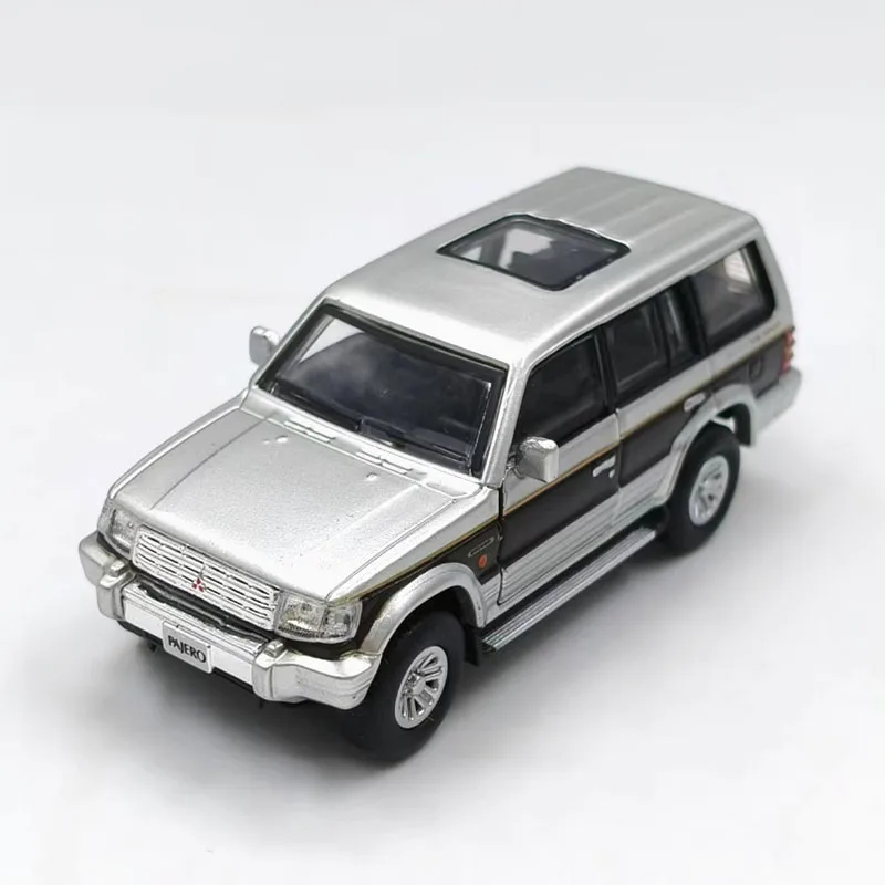 

Diecast 1:64 Scale Pajero's Alloy Simulation Metal Car Model Static Collection Decorated Holiday Gift Toy Souvenir Gift