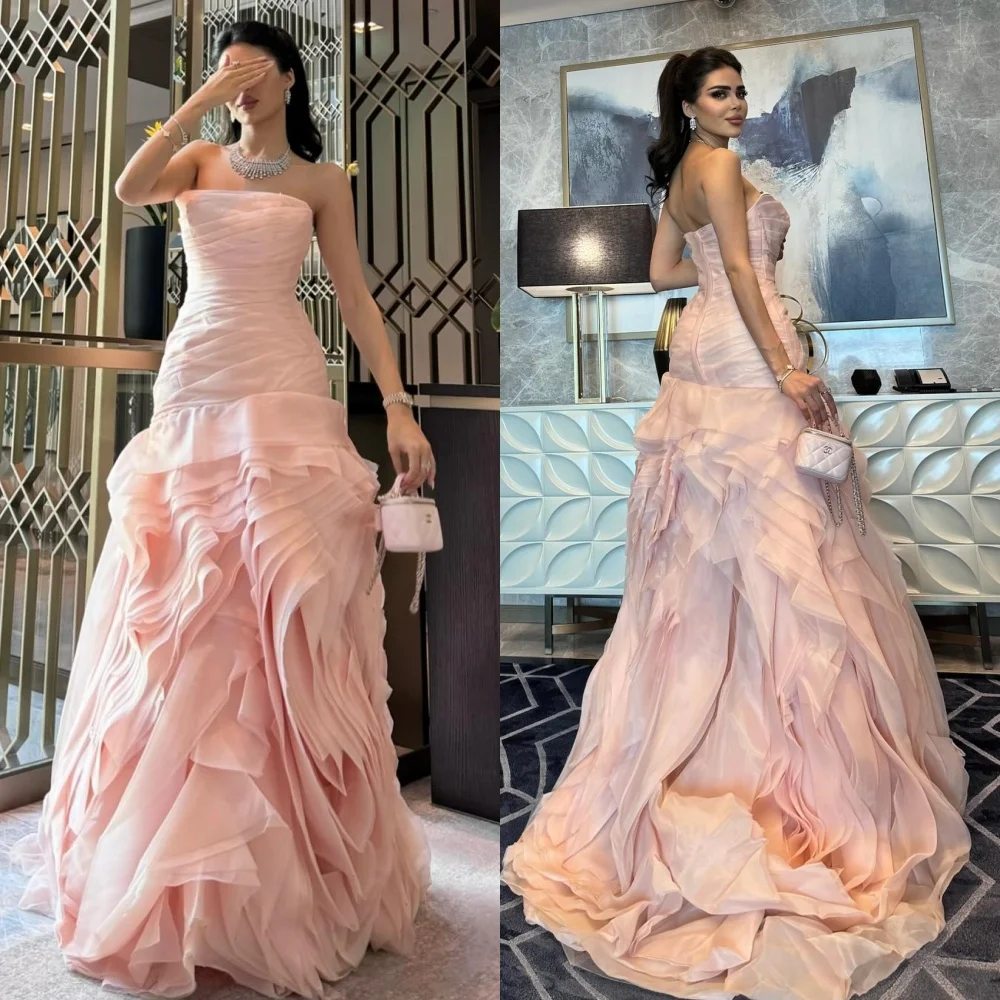 ที่กําหนดเอง Organza จีบฉัตรคนดัง A-Line Strapless Bespoke โอกาสชุดยาวชุดซาอุดีอาระเบีย