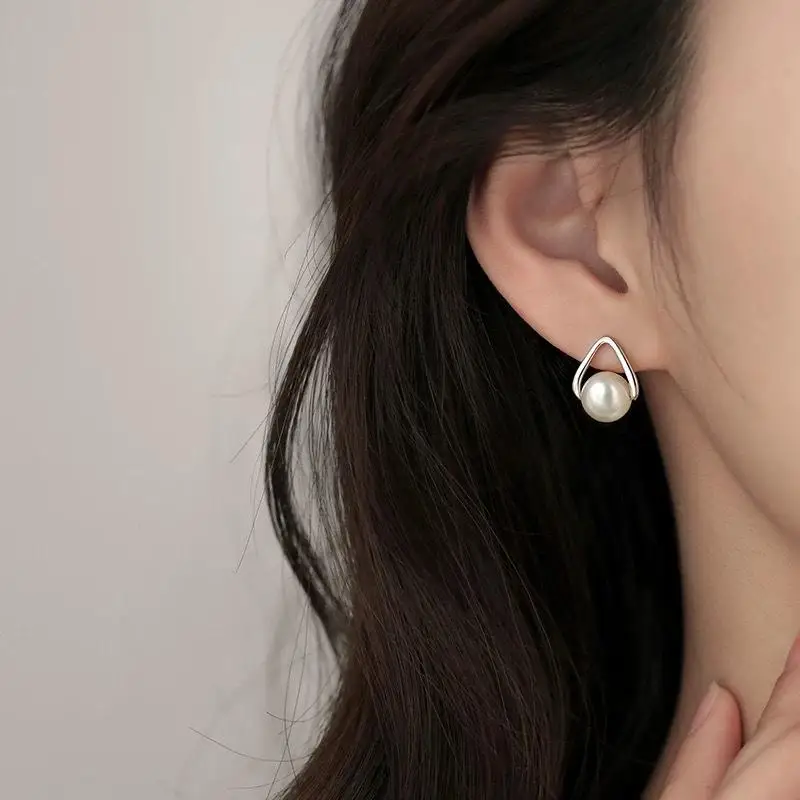 1 Pair Gold/Silver Color Small Pearl Stud Earrings For Women Minimalist Metal Hollow Geometric Earrings Jewelry