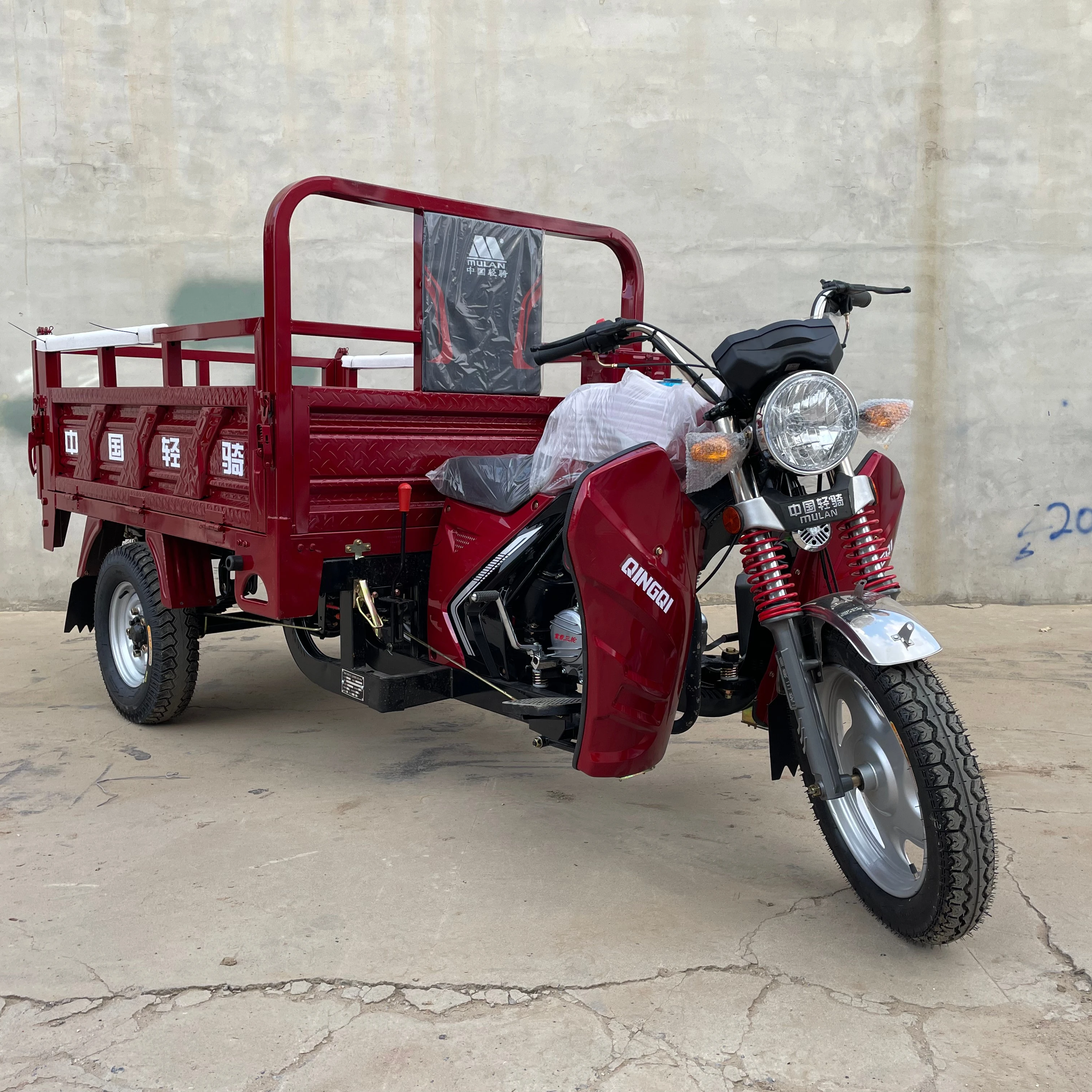 

2025 China Hot Selling 150cc 175cc 200cc Cheap and Practical Freight Tricycle Self Dumping Heavy-duty Freight Tricycle