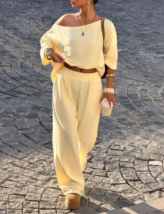 

Женский комплект: брюки и футболка с коротким рукавом, весна 2026, свободный крой, новая элегантная модная модель с асимметричным вырезом и открытыми плечами, повседневный комплект с прямыми брюками