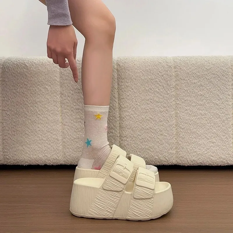2026 Neue Damen Sommer Plateau-Keilabsatz-Slipper mit dicker EVA-Sohle, verstellbarer Schnalle, offener Zehenpartie, bequeme Outdoor-Freizeit-Slides – Detail 3