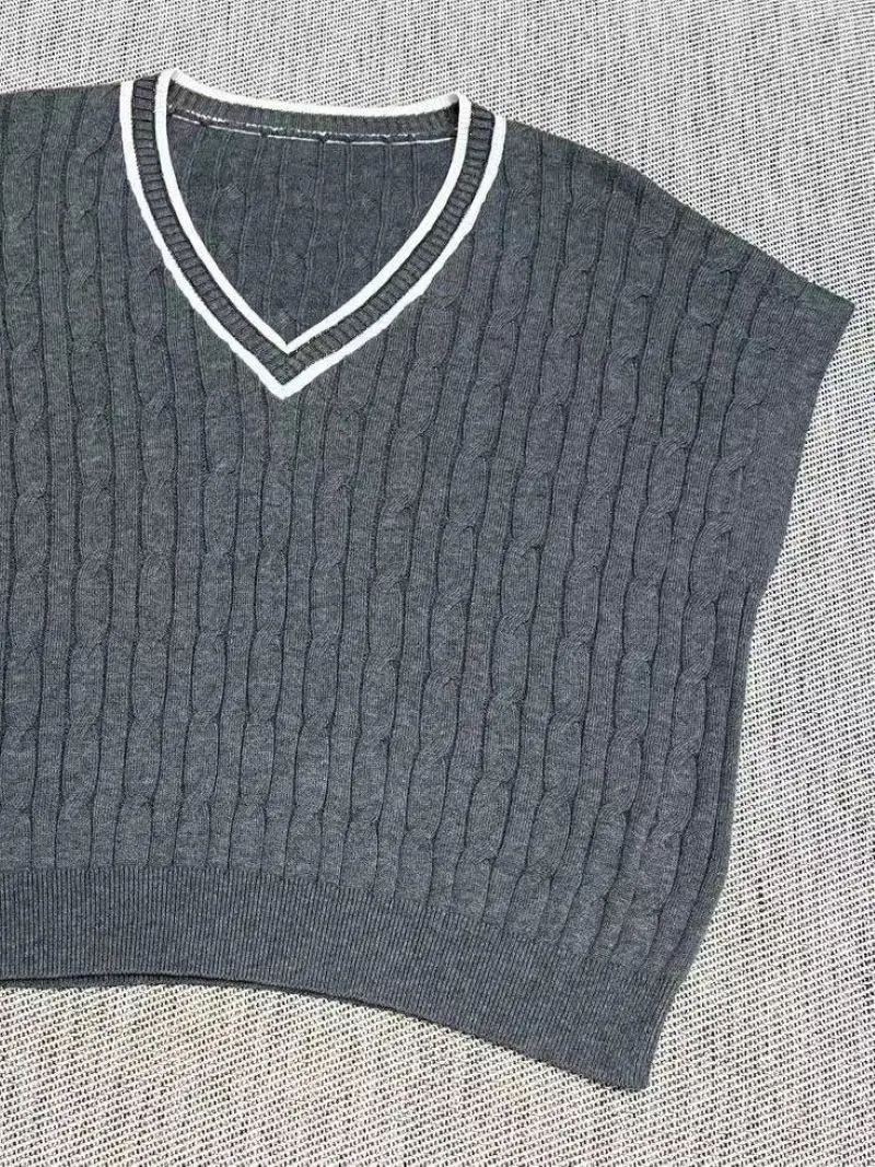 Maglione allentato senza maniche con scollo a v intrecciato in maglia di colore a contrasto da donna