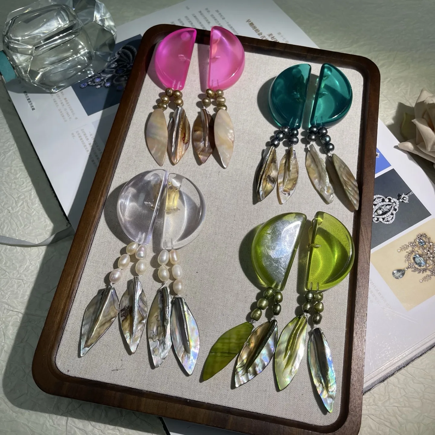 

Изысканные серьги из растительной смолы с пресноводными жемчужинами и ракушками для женщин и девушек, оптовая продажа.