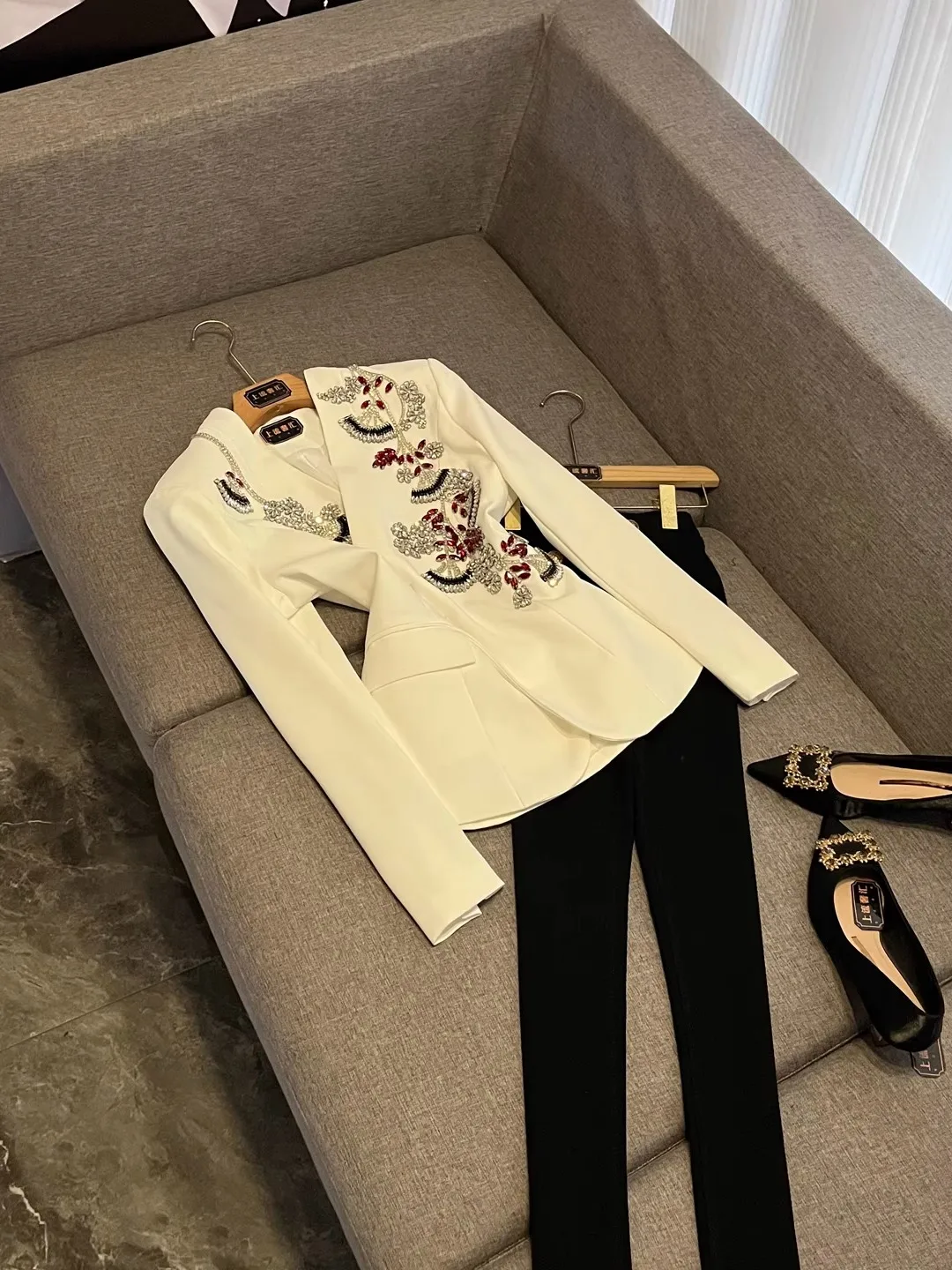 

Loose Design Long Sve V-Ne Straight Cut Women's Suit Winter New Sle French Sle Embroidered Plant Floral Pattern