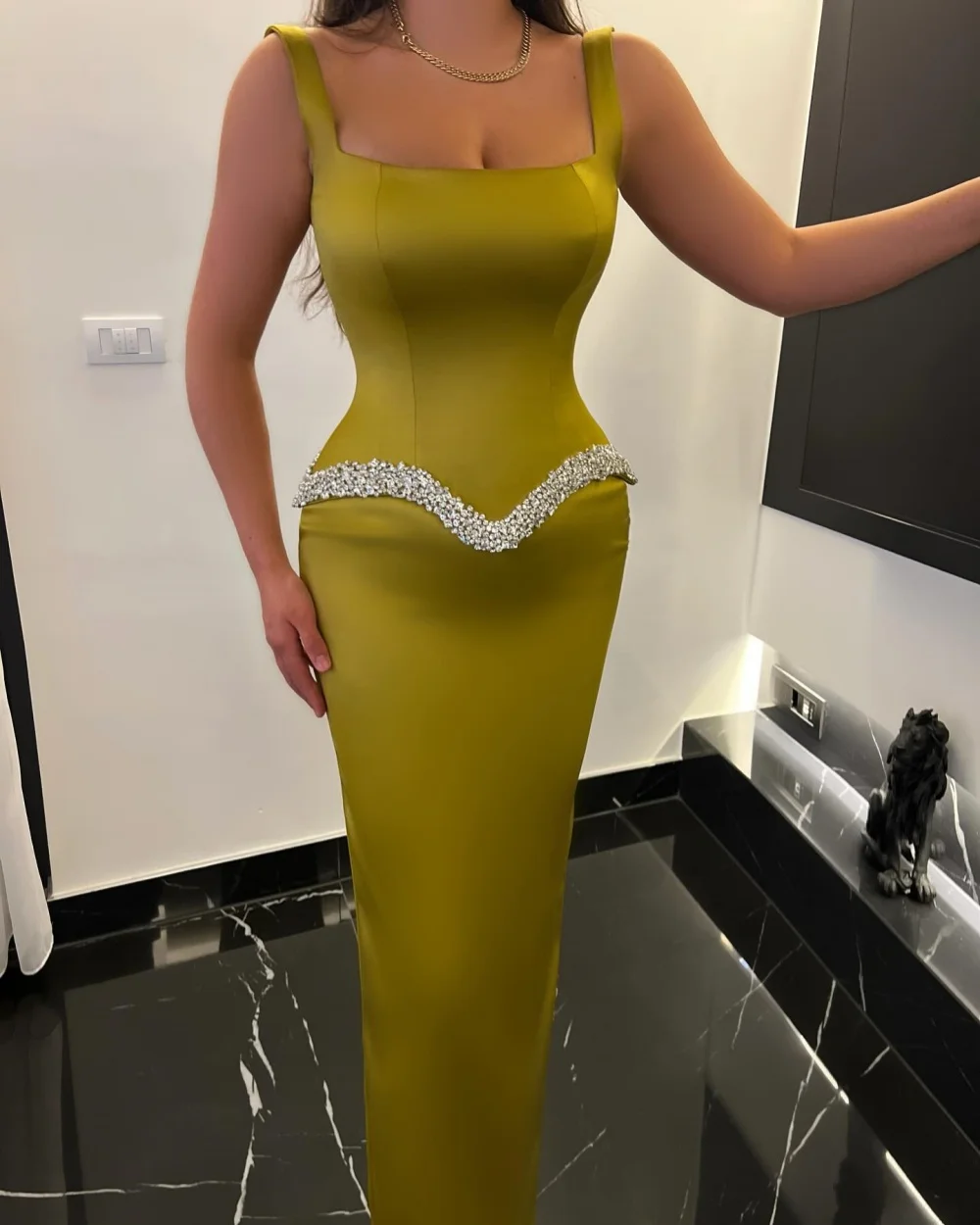 

Customized Fashion Elegant Charmeuse Rhinestone Pleat Column Spaghetti strap Long Dresses Bespoke Occasion Dresses Modern Style