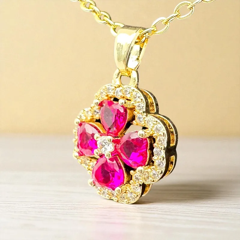 قلادة نحاسية مطلية عيار 14 قيراط مع ترصيع اكسيد الالمونيوم الأحمر تتميز الاحتفاظ بالألوان العالية والمجوهرات الفاخرة ذات الأربع أوراق البرسيم