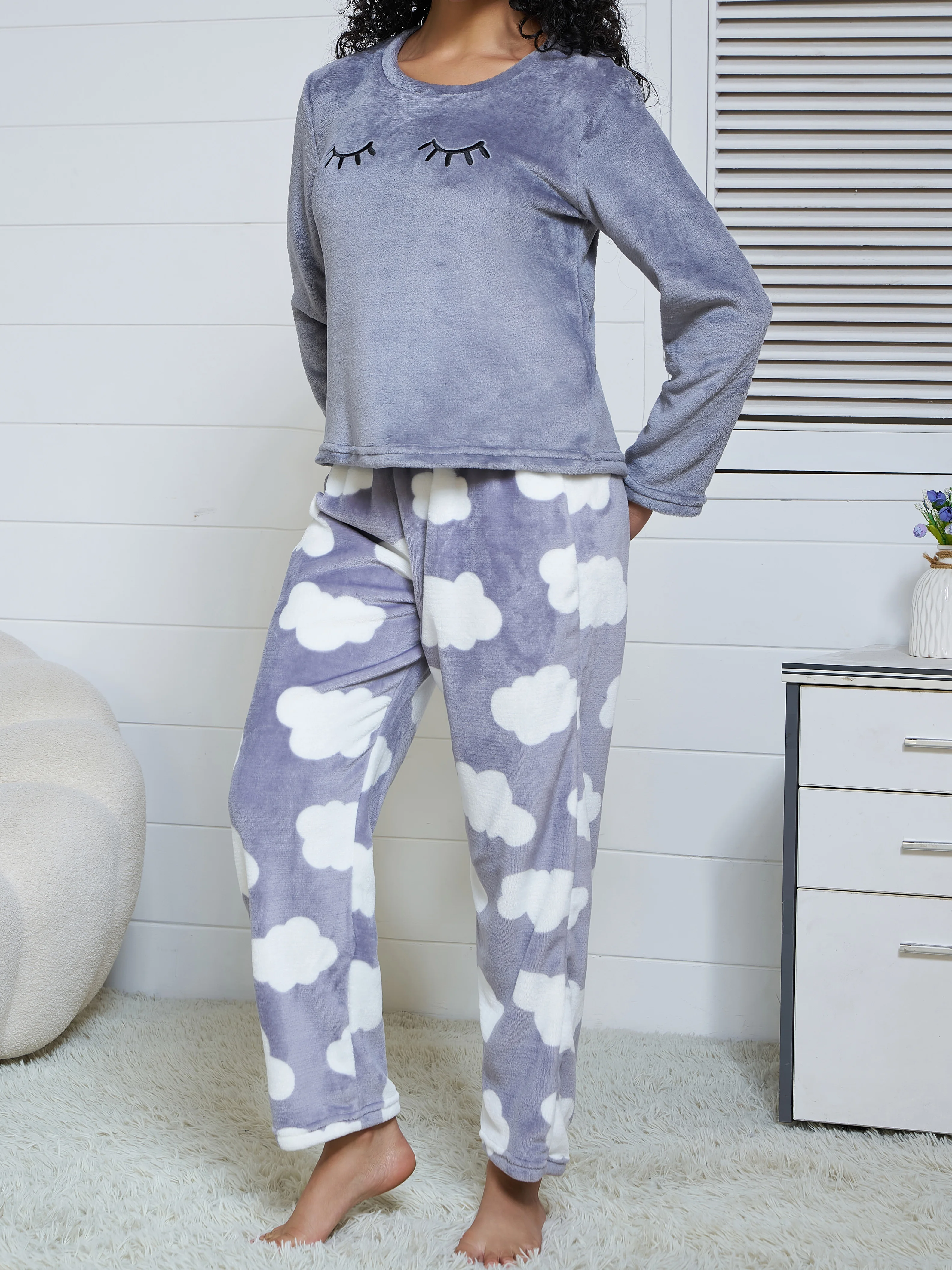 New fall/winter flannel long-sleeved pants and jacket warm set with cloud pattern pajama set soft and comfortable home wear