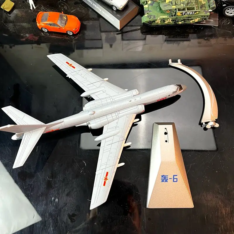 1: 144 alloy aircraft model, Chinese military aircraft series, H-6K bomber finished products, accessories, and alloy brackets