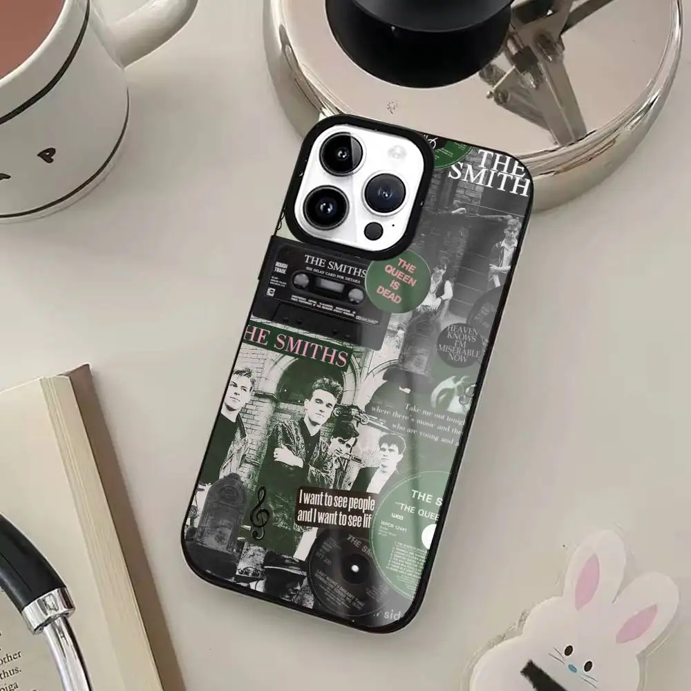 حافظة هاتف Quintessential The S-Smiths Band لهاتف iPhone17,16,15,14,13,12,11 Plus، Pro Max للشحن اللاسلكي Magsafe #3