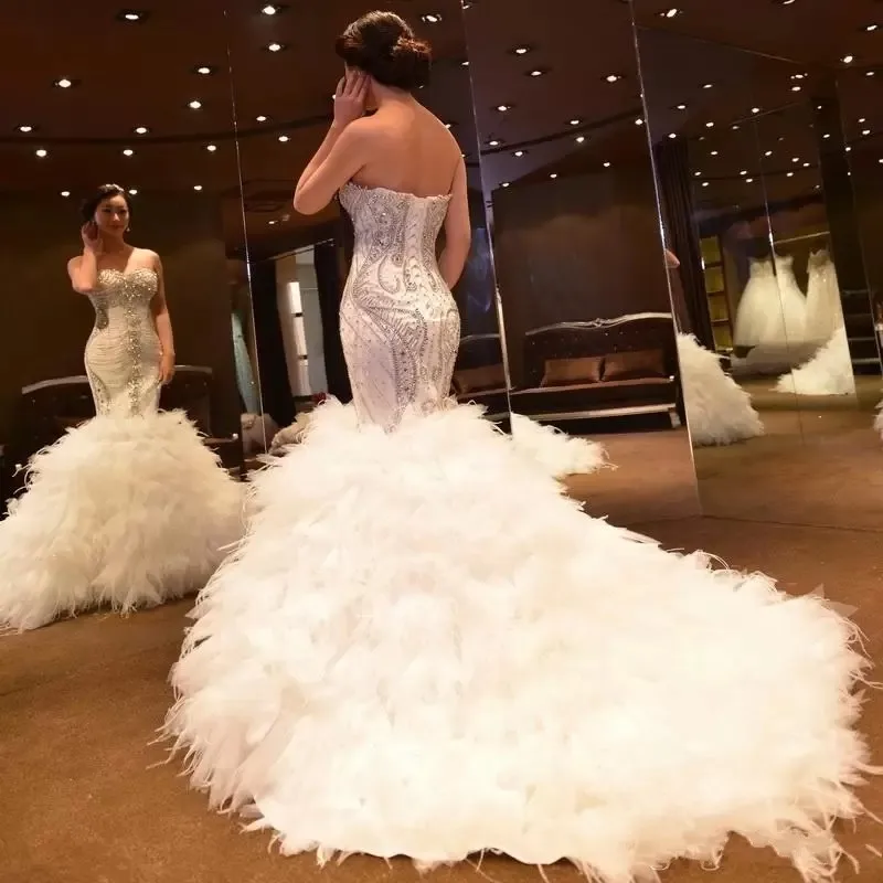 Luxury Crystal Wedding Dresses 2024 Sweetheart Beads Ostrich Feather Mermaid Bridal Gowns Customed Mariee Vestidos De Noiva