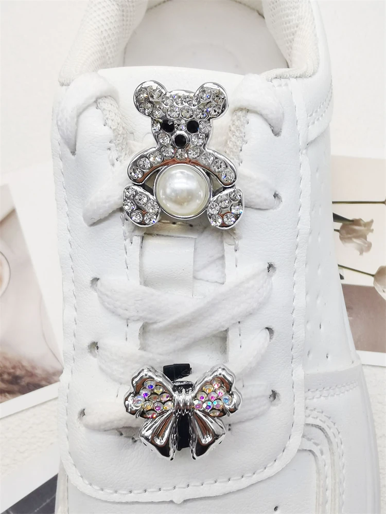 2/4 pçs sapato rendas encantos decoração diy luxo strass urso borboleta tênis feminino acessórios clipe para festa de halloween