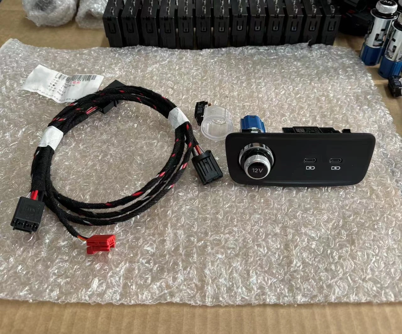 

Для Audi Q3 2019-обновление интерфейса для зарядки сзади