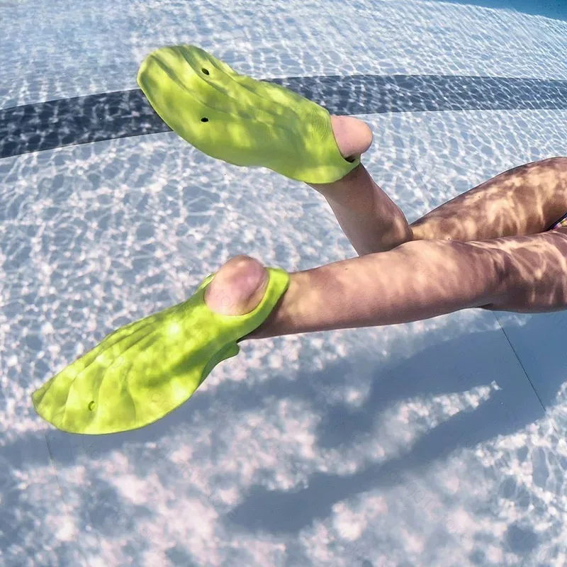 Swimming Flippers, Freestyle Professional Swimming Training Adults and Children Lightweight Large Buoyant Frog Shoes