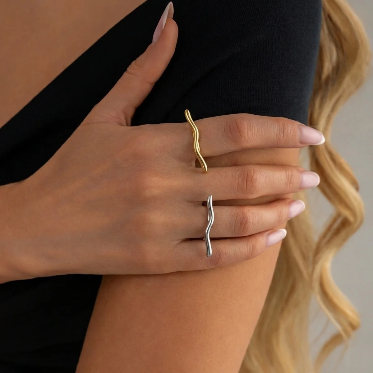 Minimalistische, lange, wellenförmige Fingerringe aus Edelstahl für Damen und Herren, trendiger, ästhetischer, winziger, schlangenförmiger, dünner Ring, Party-Schmuck. – Detail 7