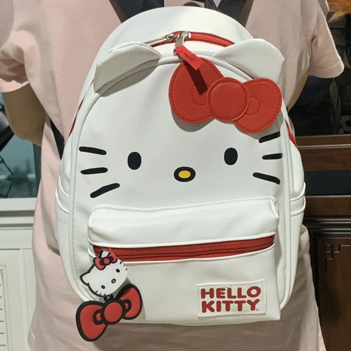 The new Sanrio hellokitty backpack dirt-resistant student backpack simple and cute sanrio school supplies backpack anime girl