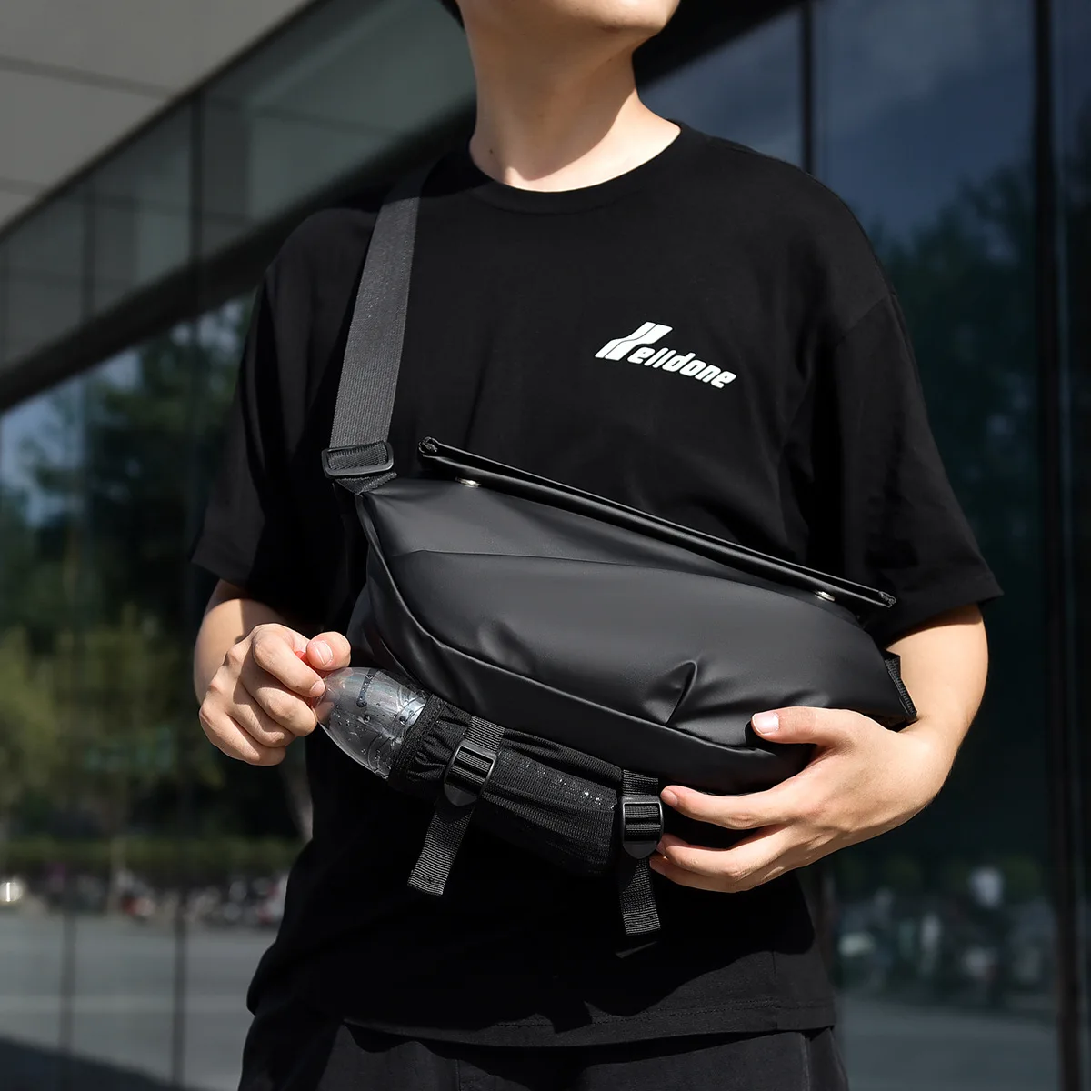 

Magnetic suction lock men's chest bag waterproof travel riding crossbody backpack large capacity lightweight multifunctional