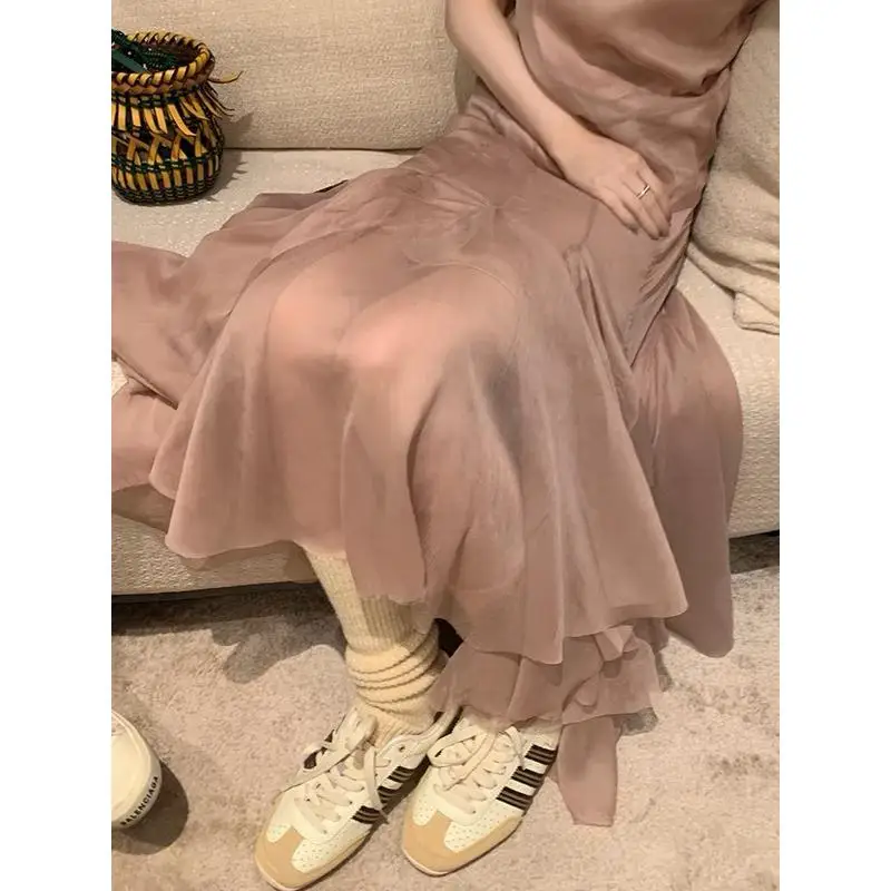 Realzz Romantic White Gown with Fi Tail Design And Strapl Neline in y Pink Color Ideal for Proposals And Vaions