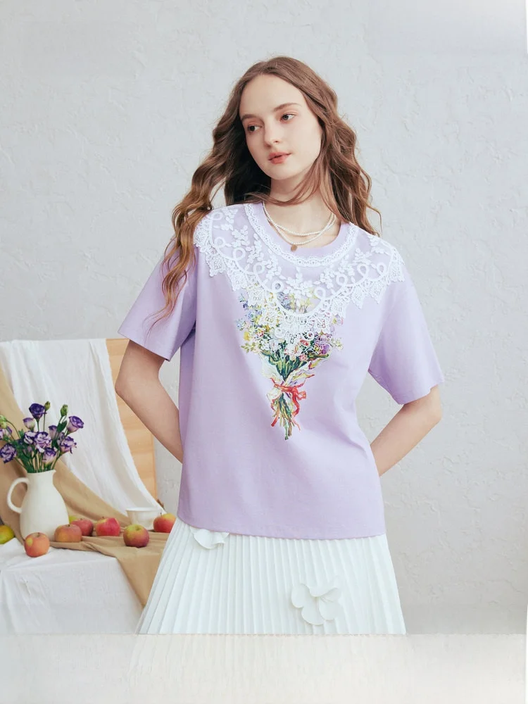 

Весна 2026: Новая женская футболка с коротким рукавом, свободного кроя, с кружевными вставками и цветочным принтом, повседневный стиль, из смесового хлопка, комфортная посадка