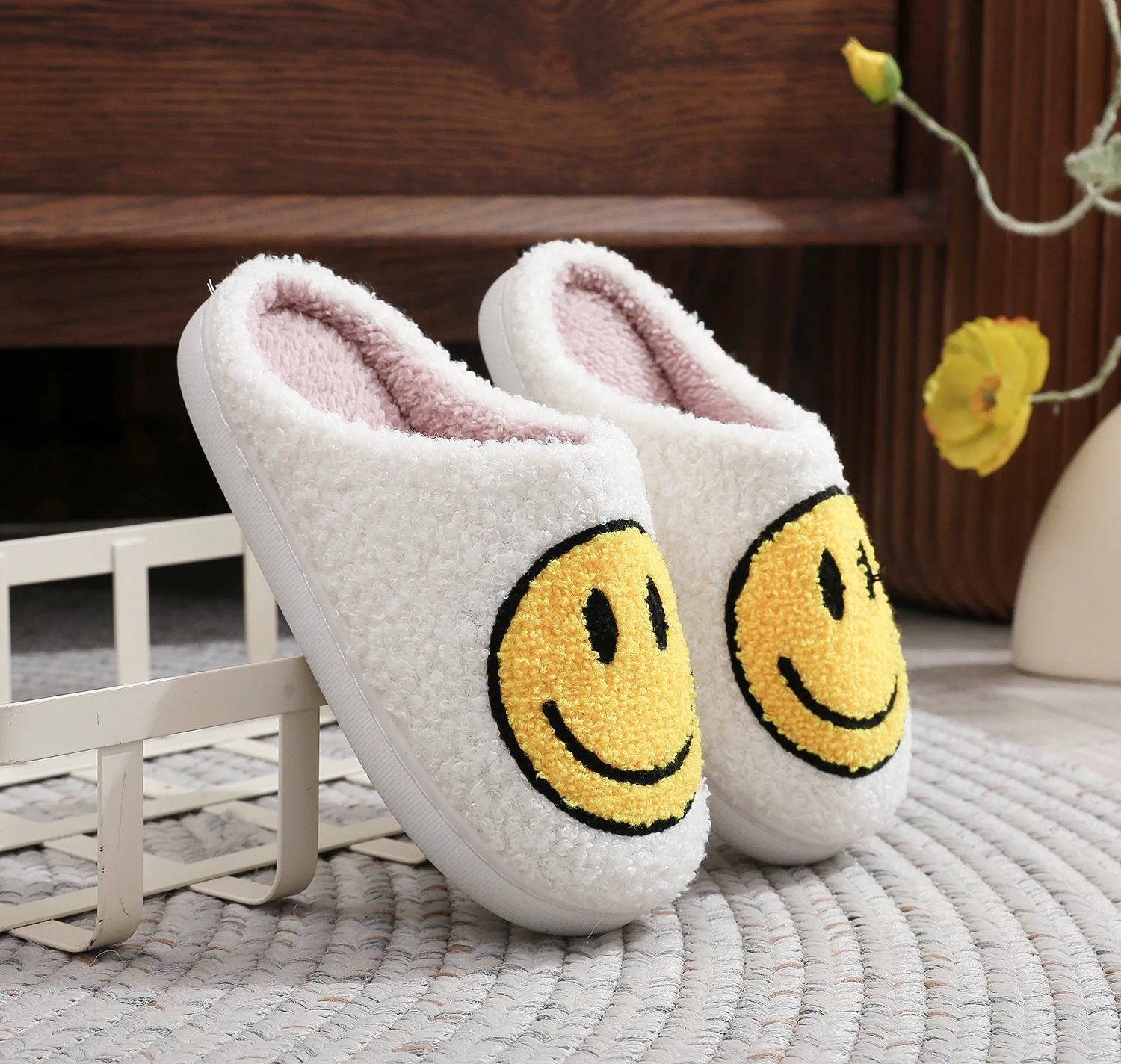 2024 Winter New Fashion Furry Slippers for Girls Casual Cotton Shoes for Middle Children Children\'s Smiling Face Furry Shoes