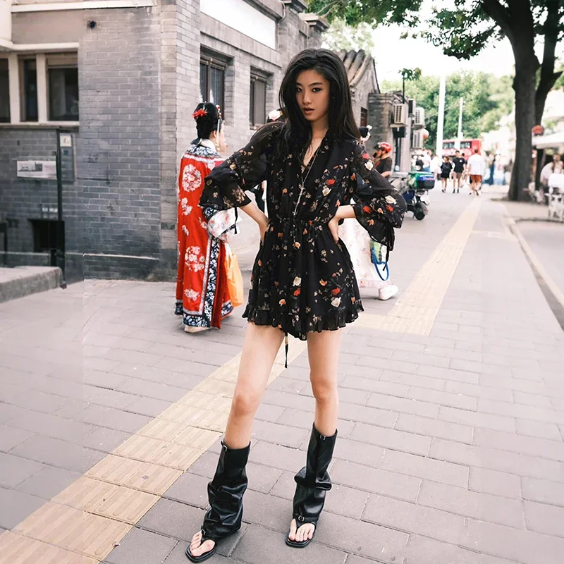 

Women 2024 Early Fall Fashion Floral V-Neck Bell Sleeve Short Jumpsuit