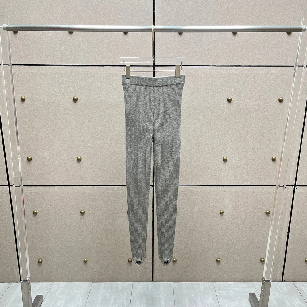 

Трикотажные брюки до щиколотки из 100% хлопчатобумажной пряжи. Простые и элегантные прямые брюки для пригородных поездок. Новинка осени/зимы 202. Y2k.