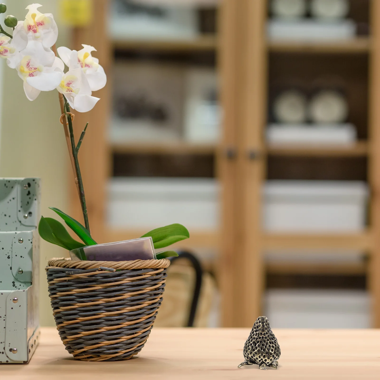 

Brass Strawberry Fine Workmanship Smooth Surface Compact Size Desktop Decor For Living Room Dining Room Fireplace Tabletop