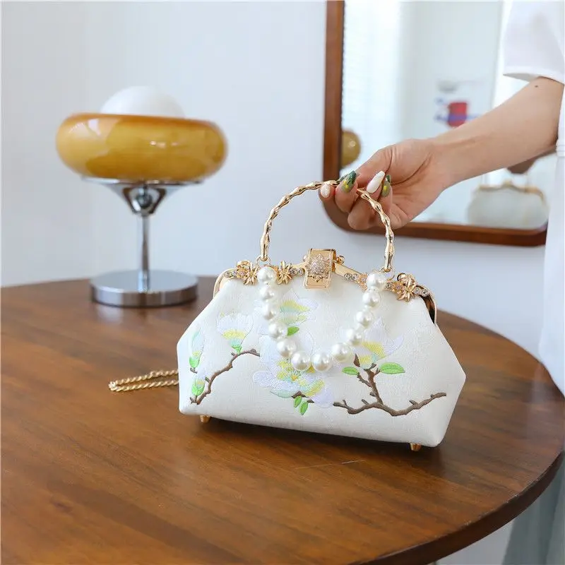 

Women's Bag National Style Embroidery Handbag One Shoulder Messenger Package Cheongsam Bag Dinner Pack Cross-border Clutch Bags
