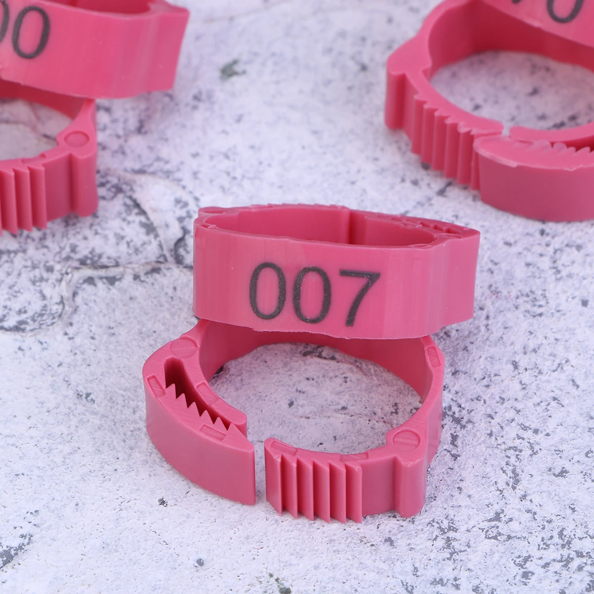 

100pcs Chicken Foot Rings Eco-Friendly Opening Bird Bands For Parrots Pigeons Cockatiels Hens Rosy Color Pet Supplies