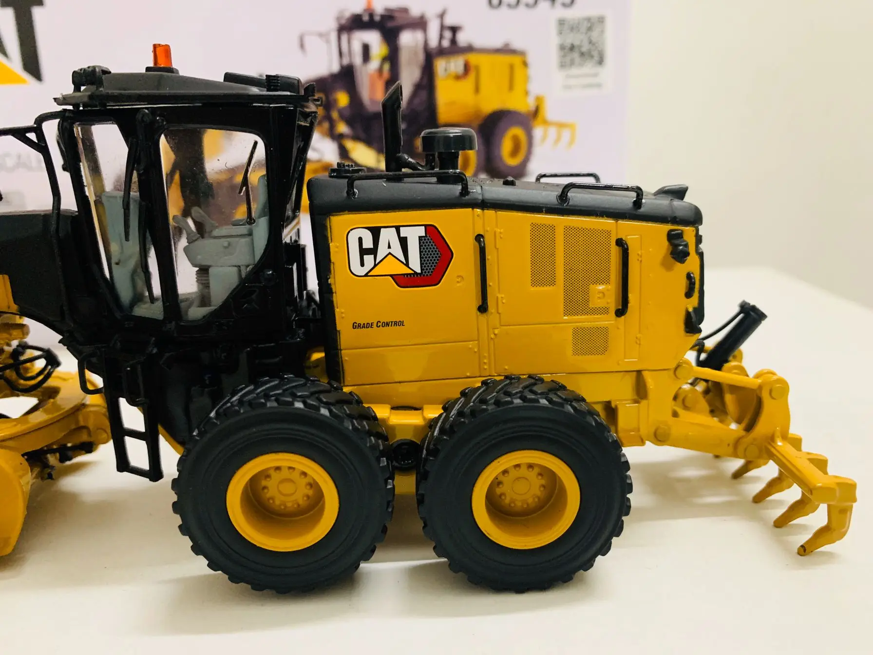 14M3 Motor Grader 1:50 Scale Metal Model By Diecast Masters DM85545